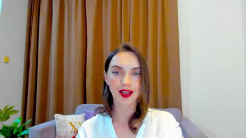 Mia online show from October 2025 02:40:02 PM