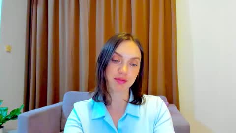 Mia online show from October 2025 10:37:01 AM