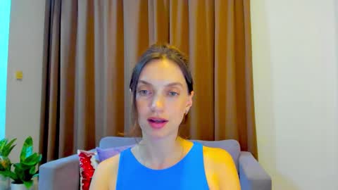 Mia online show from November 2025 01:23:01 PM