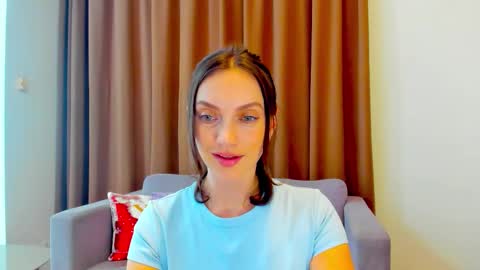 Mia online show from November 2025 09:20:02 AM