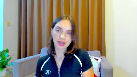 Mia online show from November 2025 03:23:01 PM