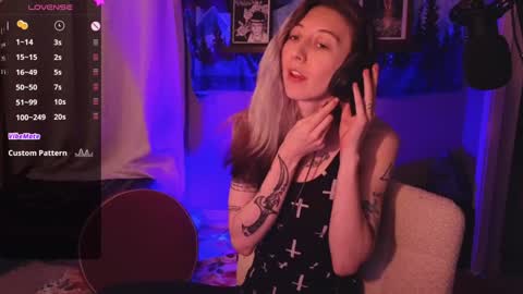 Snapshot of lovelylittlelucyy chatting on December 2024 01:03:01 AM lovelylittlelucyy online show from December 2024 01:03:01 AM