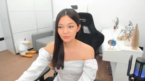 kim online show from December 2024 11:39:02 PM
