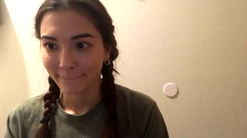 Queen Aria  online show from December 2024 10:22:01 PM