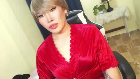 STWEET LINA online show from November 2025 08:32:01 PM