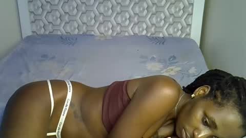 lovelytin online show from December 2025 07:00:01 PM