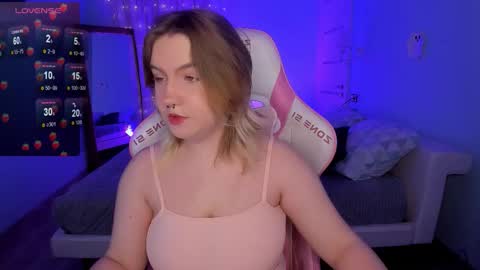 Julia  online show from November 2025 08:14:02 AM