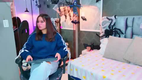 Love  online show from October 2025 07:59:01 PM