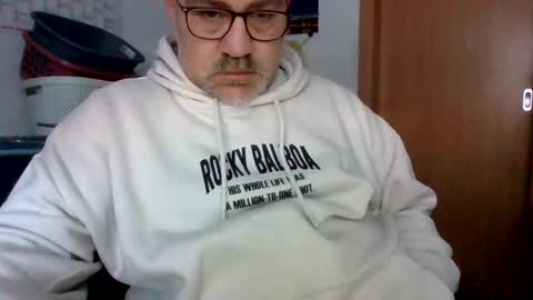 lover010983 online show from January 2026 12:40:01 PM