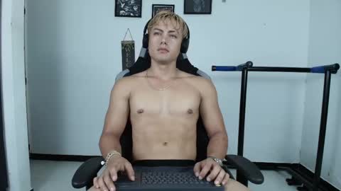 Snapshot of lover_fitnessboy chatting on May 2026 01:12:01 AM kevin online show from May 2026 01:12:01 AM