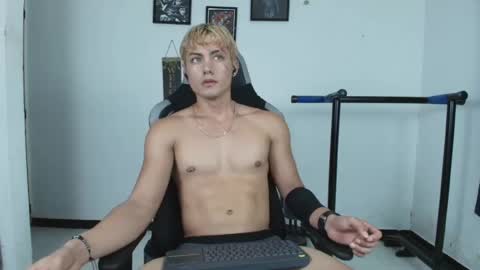 Snapshot of lover_fitnessboy chatting on May 2026 01:55:01 AM kevin online show from May 2026 01:55:01 AM