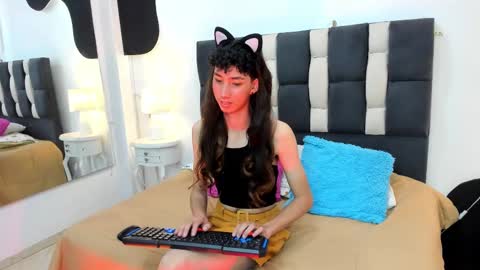 loverisu online show from March 2025 08:42:02 PM