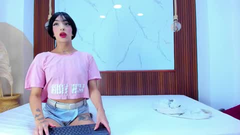 sofia and bryan online show from November 2025 08:10:01 PM