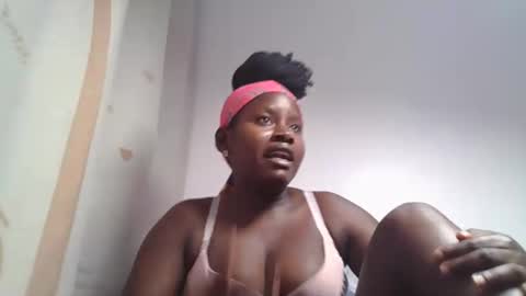 Snapshot of lovie_paula chatting on November 2025 02:11:02 AM lovie_paula online show from November 2025 02:11:02 AM