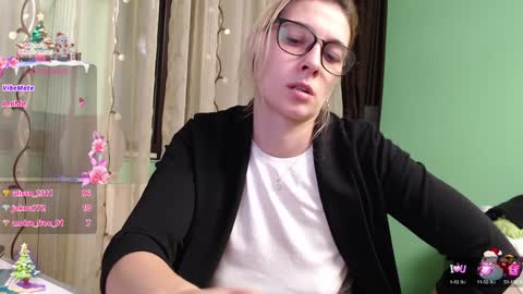 Antonia online show from December 2024 10:24:02 AM