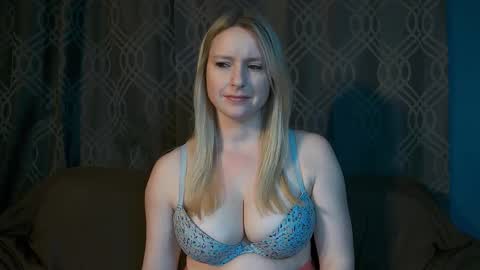 Snapshot of lovingsummer chatting on May 2026 02:31:02 AM Summer online show from May 2026 02:31:02 AM