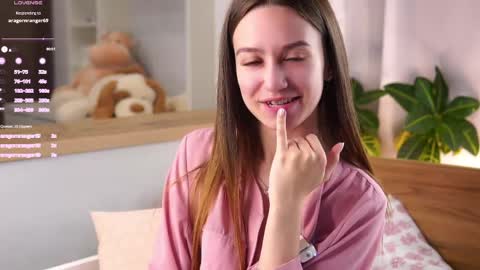 Snapshot of lowmenow chatting on May 2026 12:23:01 PM Amelia online show from May 2026 12:23:01 PM