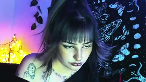Snapshot of luaar_moon chatting on July 2026 01:25:02 AM Jenn online show from July 2026 01:25:02 AM