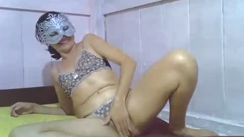 Luana online show from November 2025 04:45:02 AM