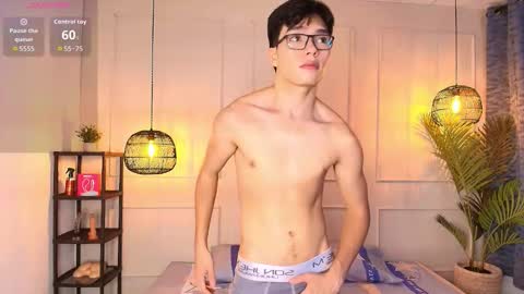 lUAN online show from December 2025 08:04:02 PM