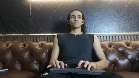 lucaalessi online show from April 2026 01:26:01 PM