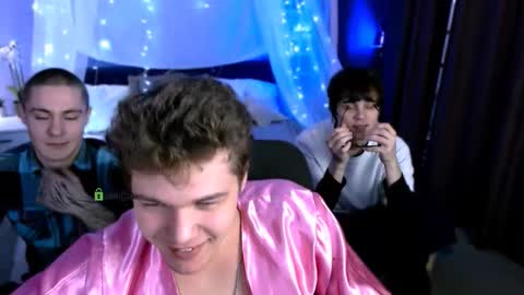 lucas_long_ online show from November 2025 10:28:02 AM