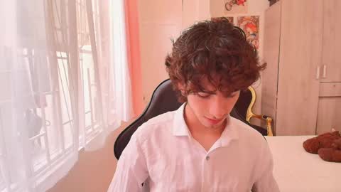 lucas_xo online show from October 2025 08:42:01 PM