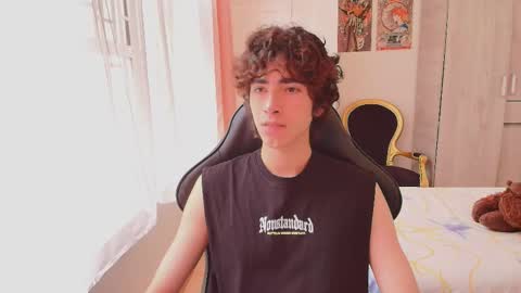 lucas_xo online show from October 2025 03:56:02 PM