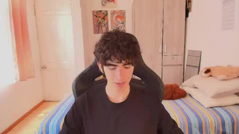lucas_xo online show from June 2026 06:53:01 PM