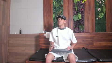 Lucca Moreti online show from April 2026 03:44:02 AM