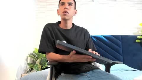 Snapshot of lucca_moreti chatting on May 2026 03:44:01 AM Lucca Moreti online show from May 2026 03:44:01 AM