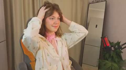 Snapshot of luci_xo chatting on July 2026 01:02:01 PM Lucy online show from July 2026 01:02:01 PM