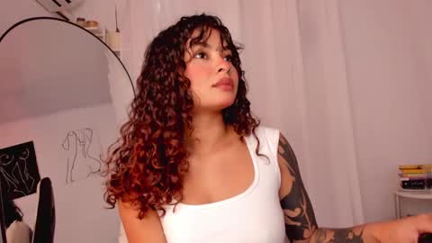 Lucia online show from January 2025 05:39:01 PM