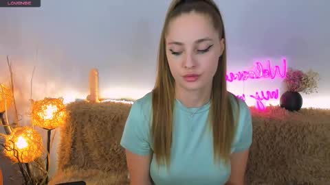 Snapshot of lucia_lucky chatting on October 2025 11:46:01 PM Sindy online show from October 2025 11:46:01 PM