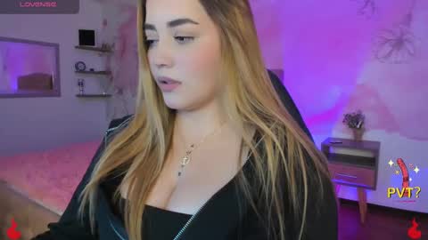 lucia star  online show from February 2025 02:09:02 AM