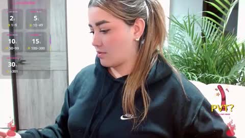 lucia star  online show from November 2025 02:33:01 AM