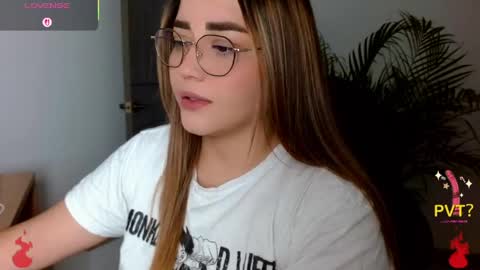 lucia star  online show from April 2026 05:47:01 PM