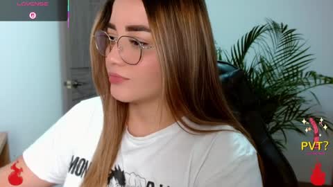 lucia star  online show from April 2026 09:39:33 PM