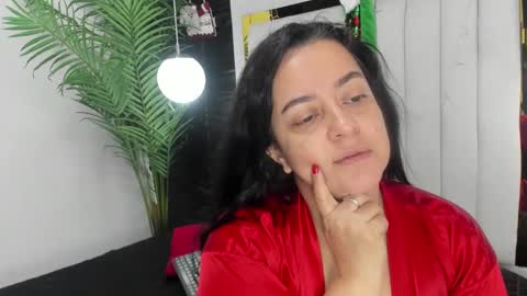 Snapshot of lucia_vonne chatting on December 2024 12:16:01 PM Lucia Vonne online show from December 2024 12:16:01 PM