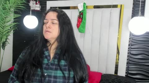 Snapshot of lucia_vonne chatting on December 2024 11:44:01 AM Lucia Vonne online show from December 2024 11:44:01 AM