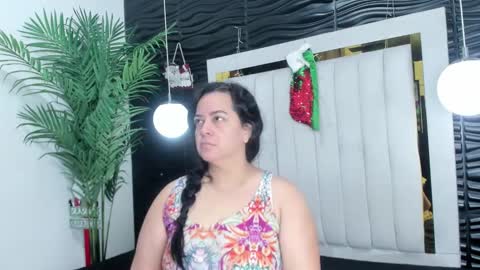 Snapshot of lucia_vonne chatting on December 2024 11:28:02 AM Lucia Vonne online show from December 2024 11:28:02 AM