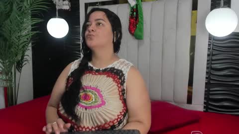 Snapshot of lucia_vonne chatting on January 2025 11:18:02 AM Lucia Vonne online show from January 2025 11:18:02 AM