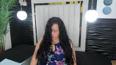 Snapshot of lucia_vonne chatting on January 2025 11:21:02 AM Lucia Vonne online show from January 2025 11:21:02 AM