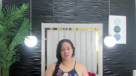 Snapshot of lucia_vonne chatting on January 2025 11:35:01 AM Lucia Vonne online show from January 2025 11:35:01 AM