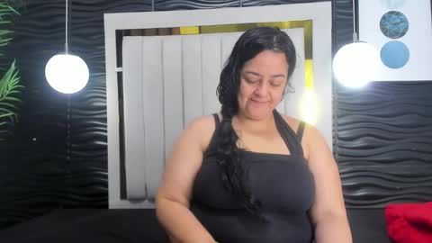 Snapshot of lucia_vonne chatting on February 2025 11:10:02 AM Lucia Vonne online show from February 2025 11:10:02 AM