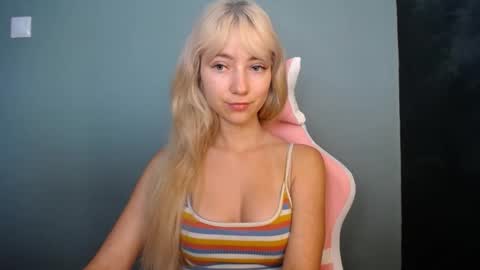 Snapshot of luciacam20 chatting on June 2026 07:01:02 AM Lucy online show from June 2026 07:01:02 AM