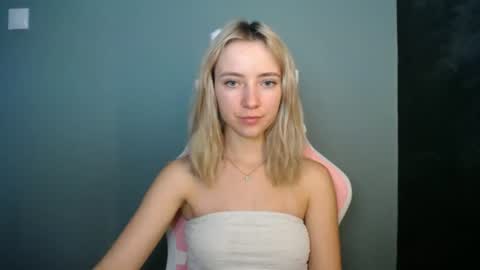 Snapshot of luciacam20 chatting on July 2026 06:38:02 AM Lucy online show from July 2026 06:38:02 AM