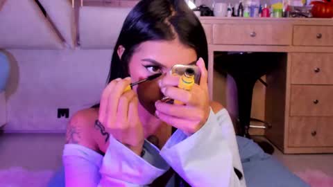 LuciaJhonnes online show from November 2025 01:50:02 AM