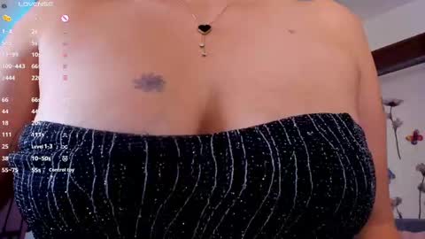 Lucia  online show from October 2025 07:43:01 PM