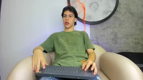 Snapshot of lucian_greyy chatting on October 2025 01:04:02 PM lucian_greyy online show from October 2025 01:04:02 PM